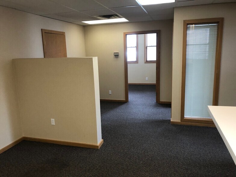 More Photos Of 5101 Thimsen Ave, Minnetonka Medical For Lease