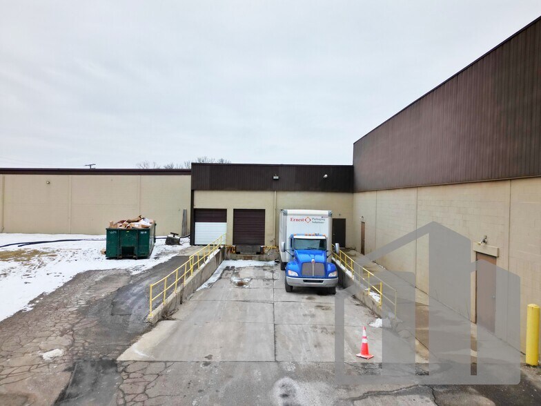 More Photos Of 23800 Research Dr, Farmington Hills Manufacturing For Lease