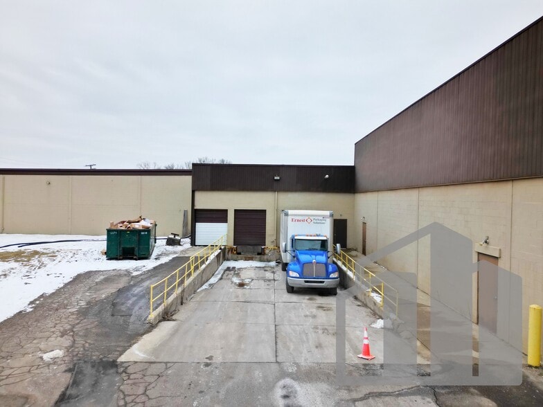 More Photos Of 23800 Research Dr, Farmington Hills Manufacturing For Sale