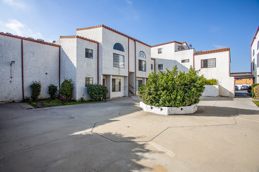 More Photos Of 9261 Wakefield Ave, Panorama City Apartments For Sale