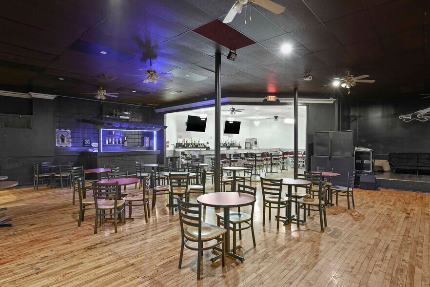More Photos Of 4620 Tod Ave, East Chicago General Retail For Sale