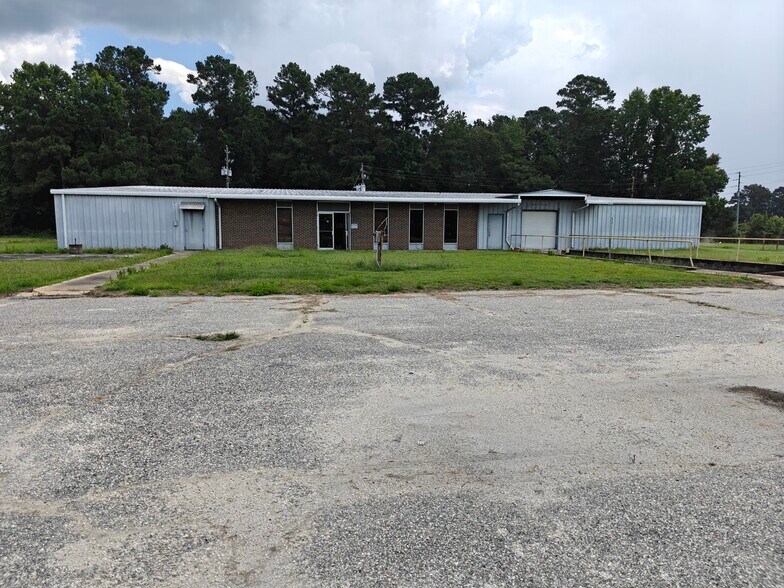 More Photos Of 46 Nordic Pl, Chadbourn Warehouse For Lease