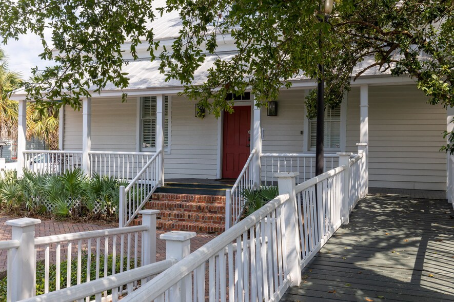More Photos Of 245 Intendencia St, Pensacola Office Residential For Lease