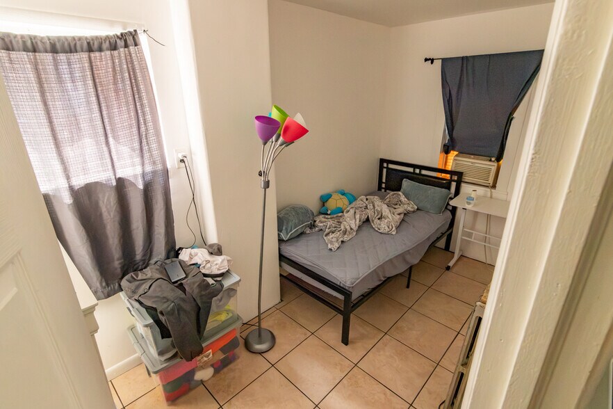 More Photos Of 11 S Broadway, Baltimore Apartments For Sale
