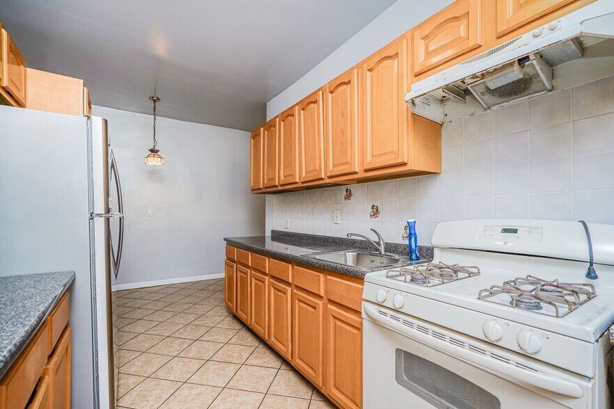 More Photos Of 1969 Bath Ave, Brooklyn Specialty For Sale