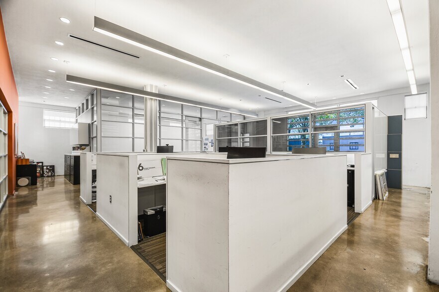 More Photos Of 1320 E Houston St, San Antonio Storefront Retail Office For Lease