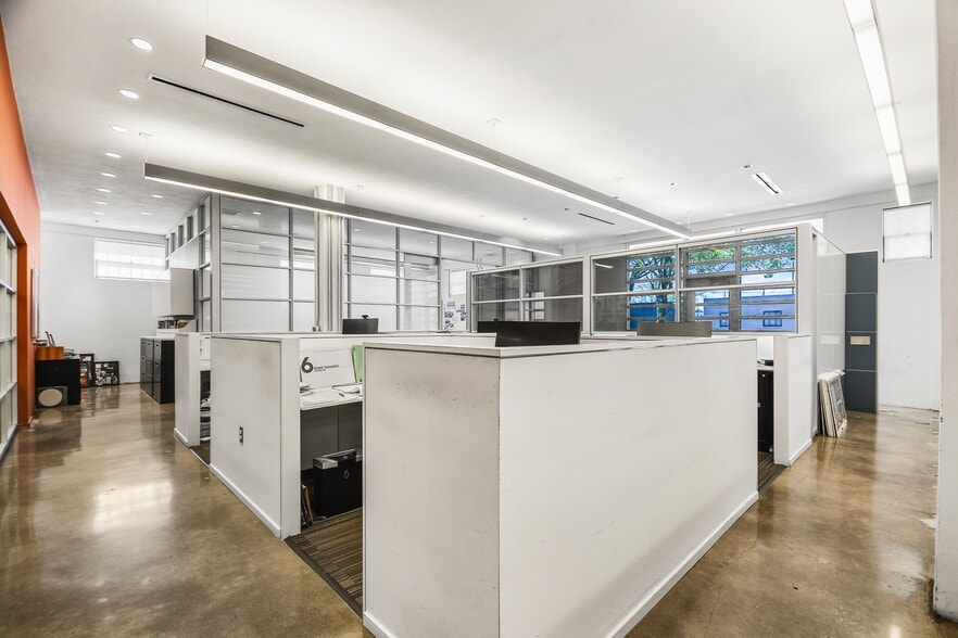 More Photos Of 1320 E Houston St, San Antonio Storefront Retail Office For Lease