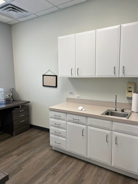 More Photos Of 2172 Blackberry Dr, Geneva Medical For Lease