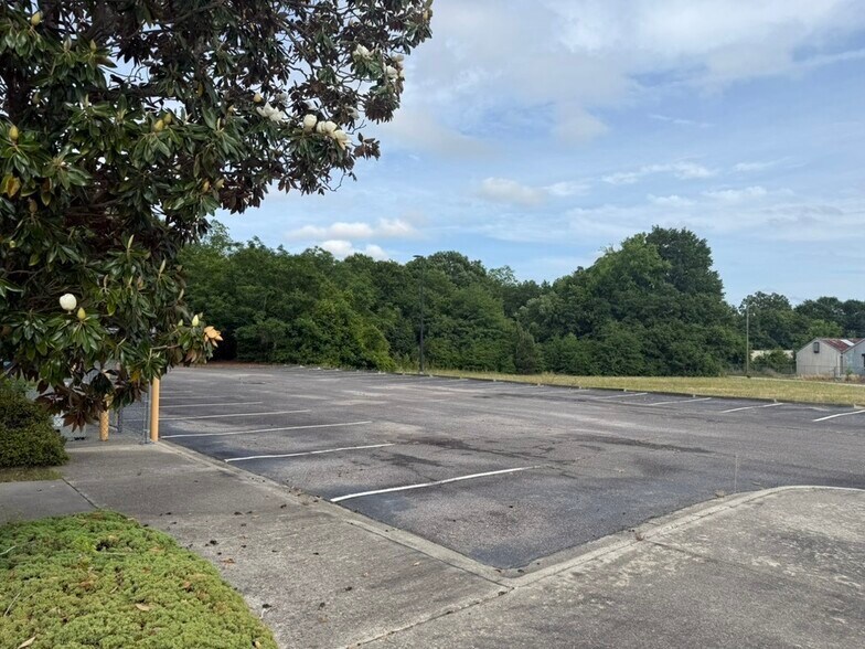 More Photos Of 1749 Gordon Hwy, Augusta Bank For Lease