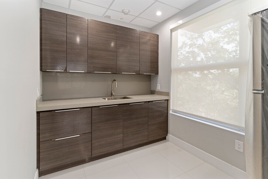 More Photos Of 4640 S University Dr, Davie Medical For Sale