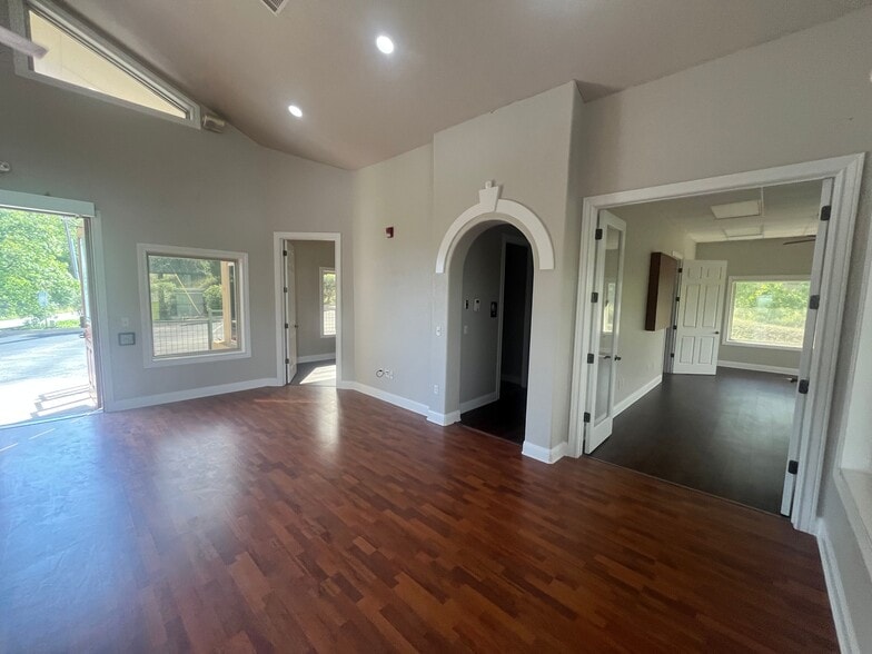 More Photos Of 20500 Fm 1431, Lago Vista Loft Creative Space For Lease