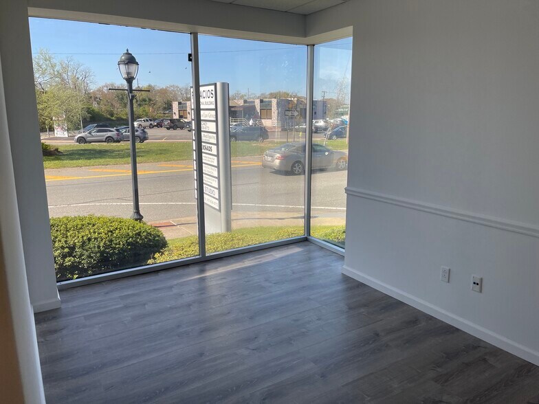 More Photos Of 160 Howells Rd, Bay Shore Medical For Lease