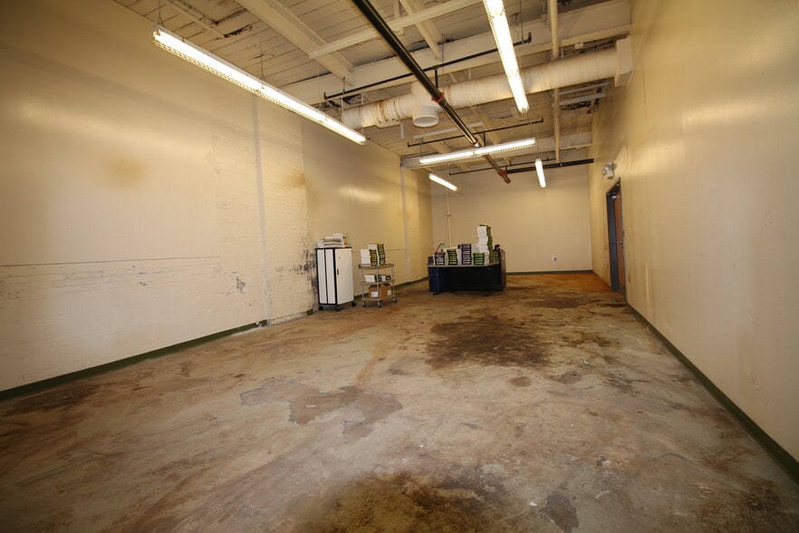 More Photos Of 925 N 8th St, Camden Warehouse For Lease