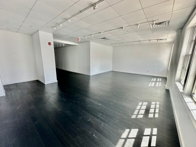 More Photos Of 53 Greenwich Ave, Greenwich Office For Sale