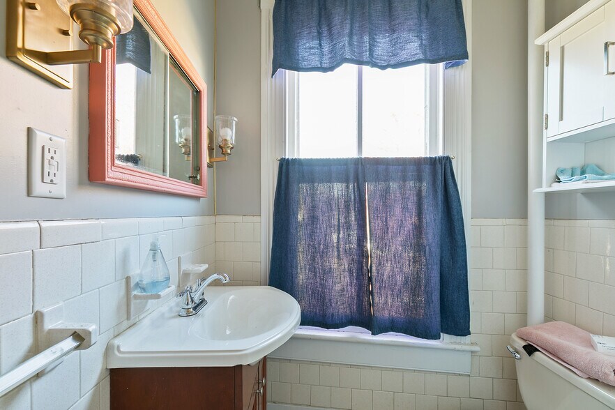 More Photos Of 307 Railroad Ave, Ashland Storefront Retail Residential For Sale