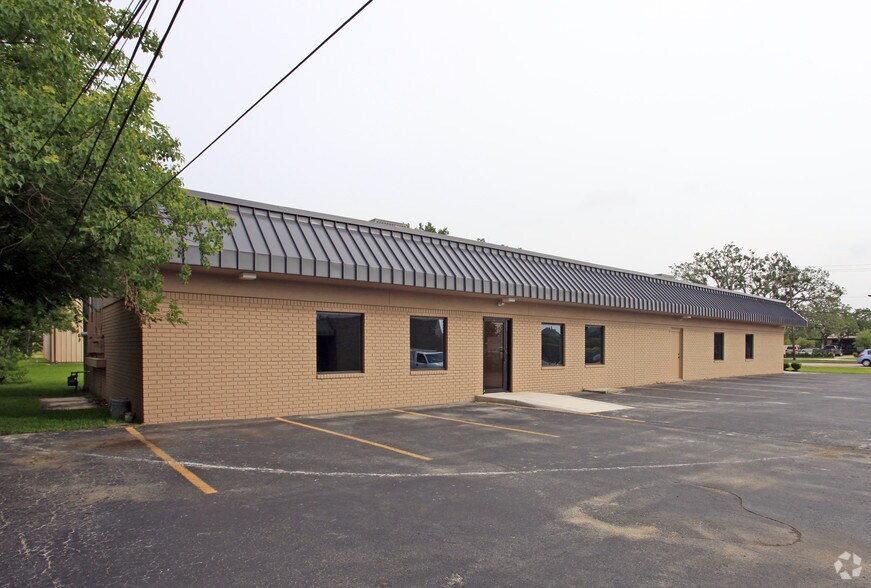 More Photos Of 2010 Broadway St, Pearland Medical For Lease
