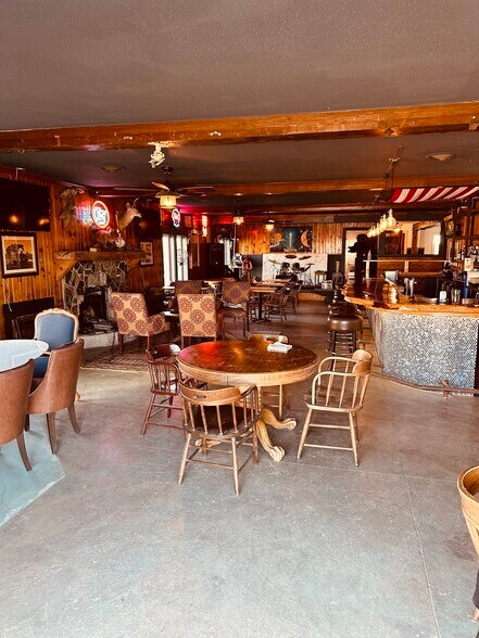 More Photos Of 18088 Highway 395, Lakeview Hospitality For Sale