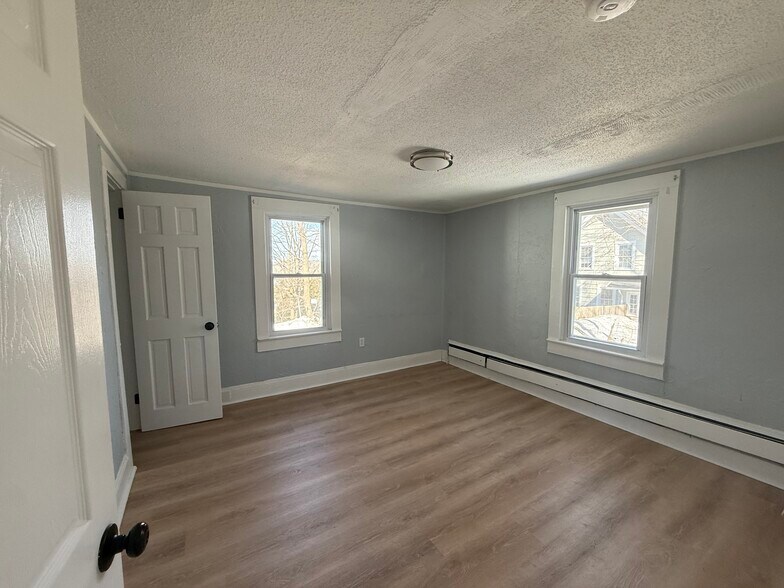 More Photos Of 2 Lyon St, Putnam Apartments For Sale