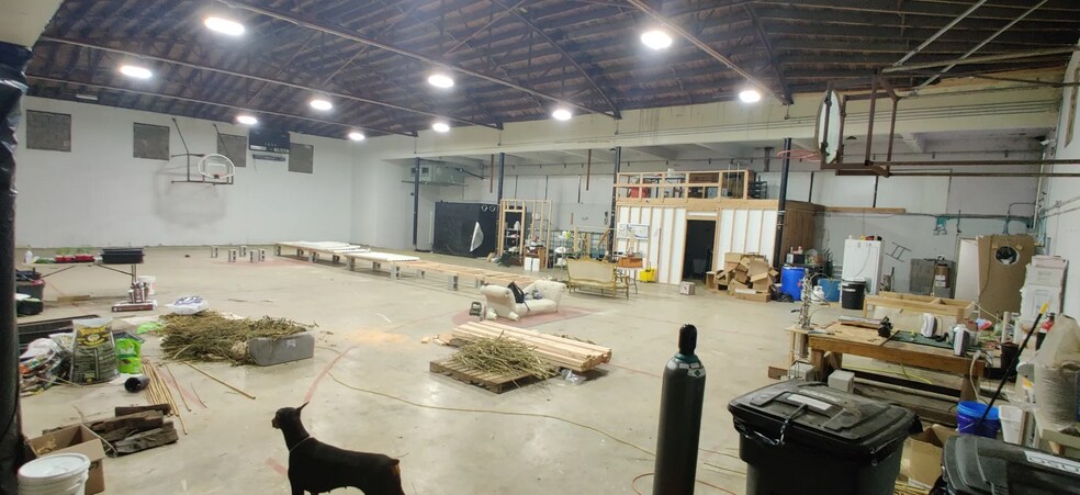 More Photos Of 110 S Driftwood Ave, Marietta Warehouse For Lease