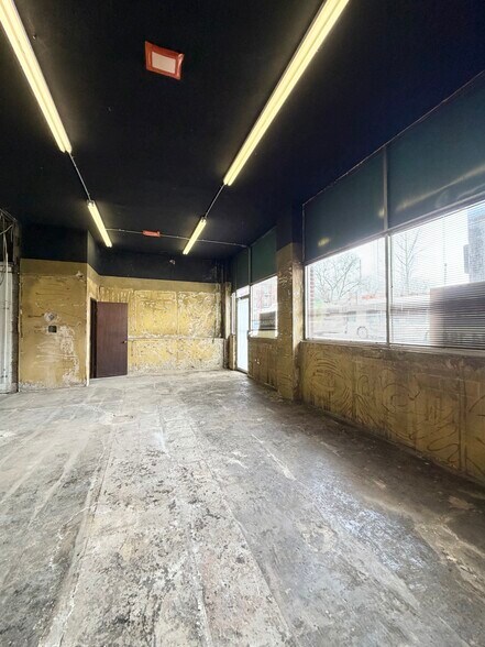 More Photos Of 150 Rose St, Lexington Flex For Lease
