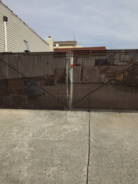 More Photos Of 3200 Schley Ave, Bronx Convenience Store For Sale