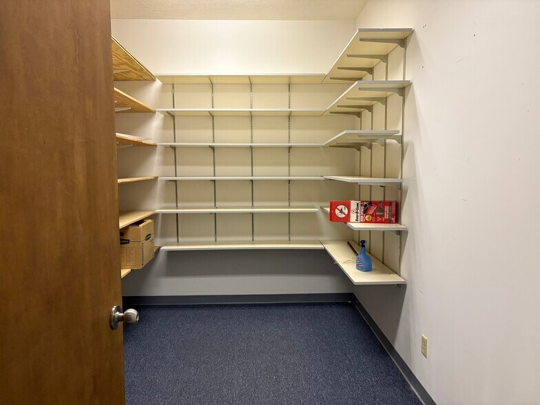 More Photos Of 201 W Broadway Blvd, Johnston City Office For Sale