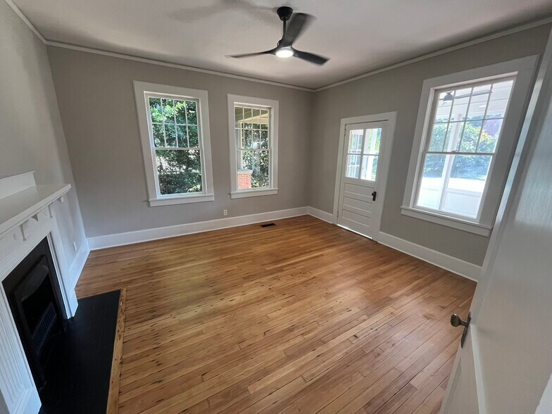 More Photos Of 406 S Lewis St, Lagrange Office For Lease