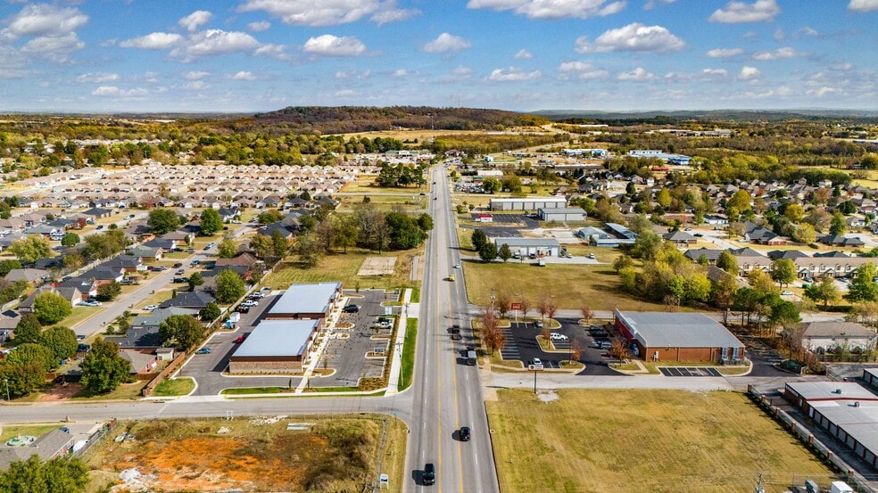 More Photos Of 2630 E Robinson Ave, Springdale Unknown For Lease