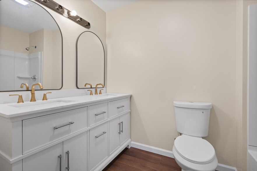 More Photos Of 8519 Chestnut Ave, Bowie Storefront For Sale