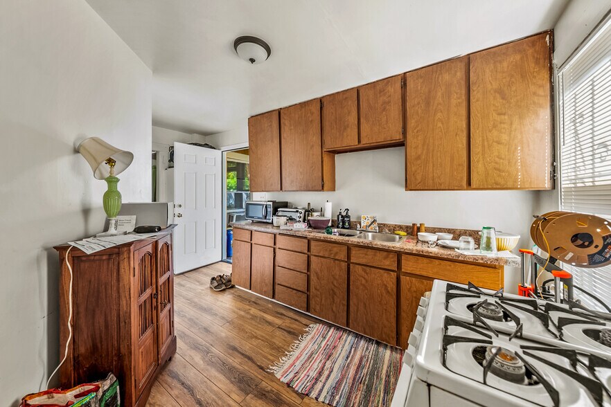 More Photos Of 807 NW 5th St, Grants Pass Apartments For Sale