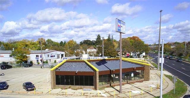 Primary Photo Of 877 E Eight Mile Rd, Hazel Park Showroom For Sale