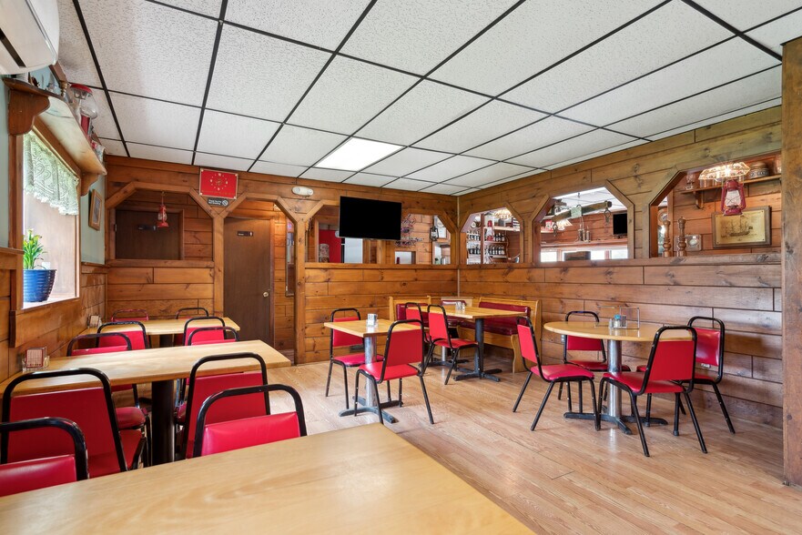More Photos Of 456 US-5, Fairlee Restaurant For Sale
