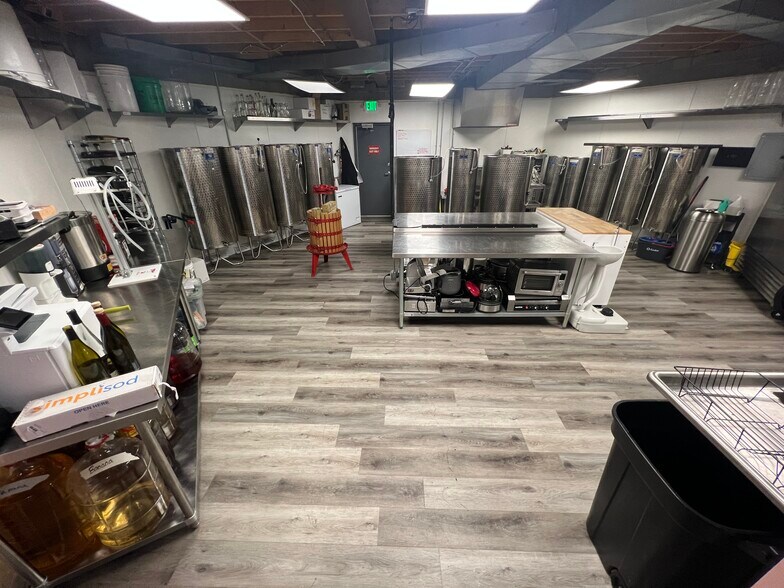 More Photos Of 10804 Wilkshire Blvd, Bolivar Office For Sale