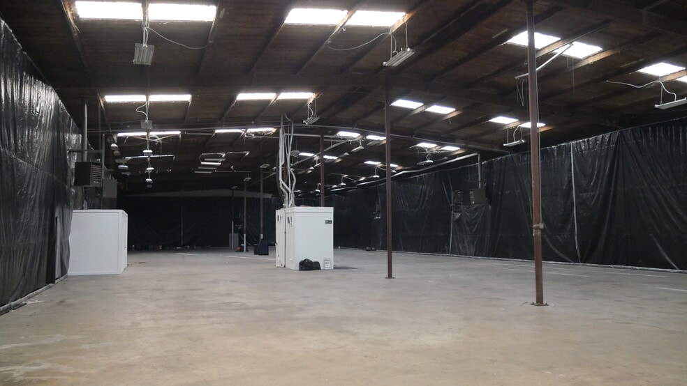 More Photos Of 8245 North Fwy, Houston Unknown For Lease