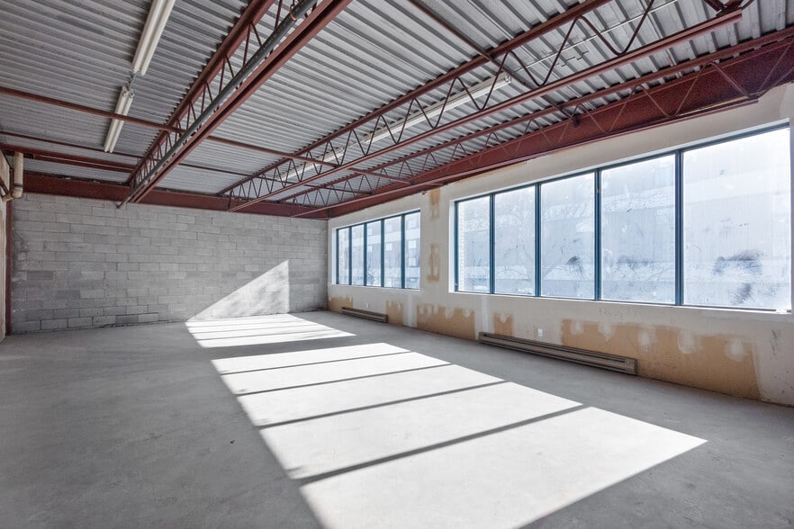 More Photos Of 403-409 Rue Saint-Roch, Montréal Warehouse For Sale