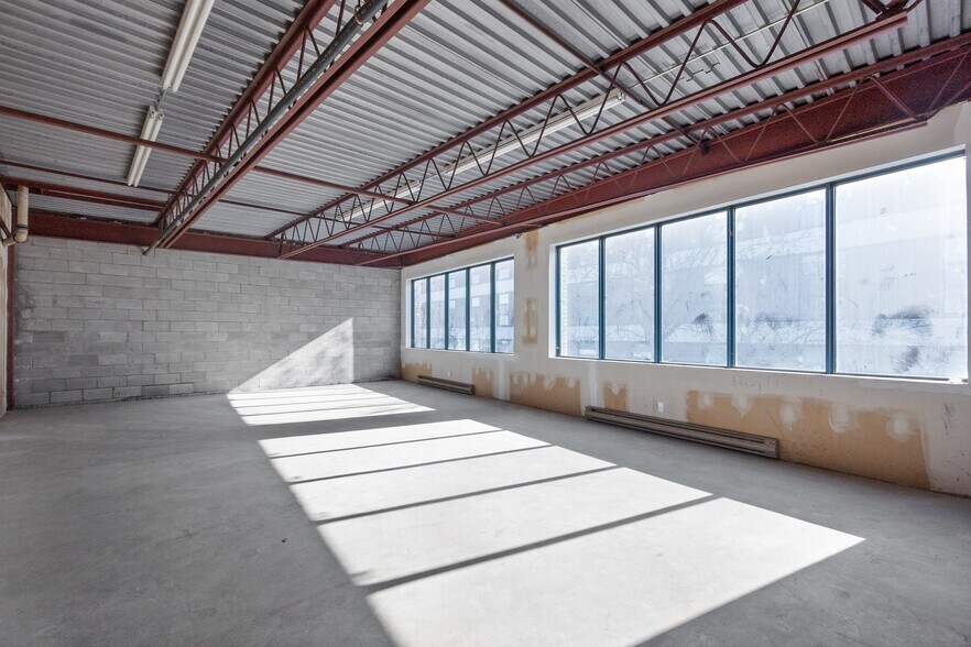 More Photos Of 403-409 Rue Saint-Roch, Montréal Warehouse For Lease