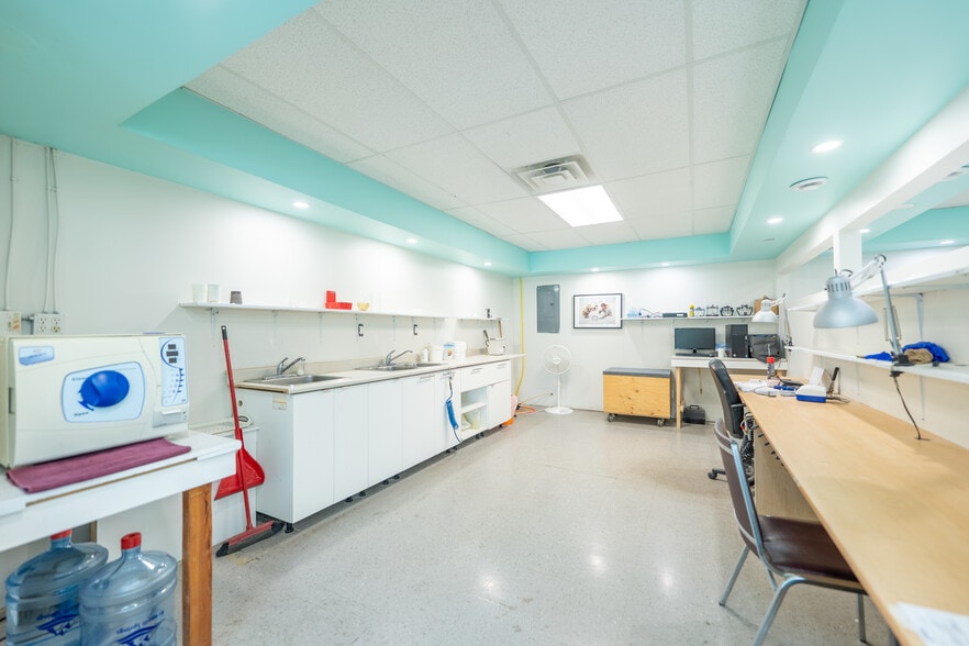 More Photos Of 3160 Parsons Rd NW, Edmonton Office Residential For Sale