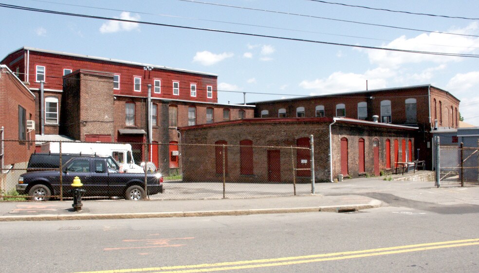 More Photos Of 1476 River St, Hyde Park Manufacturing For Lease