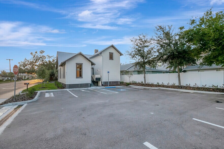 More Photos Of 2111 Cleveland St, Tampa Office For Sale