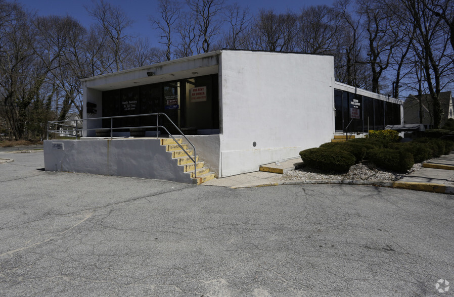 Primary Photo Of 111 N Country Rd, Port Jefferson Office For Sale