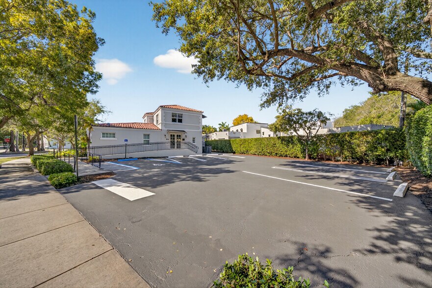 More Photos Of 5801 Biscayne Blvd, Miami Office For Lease