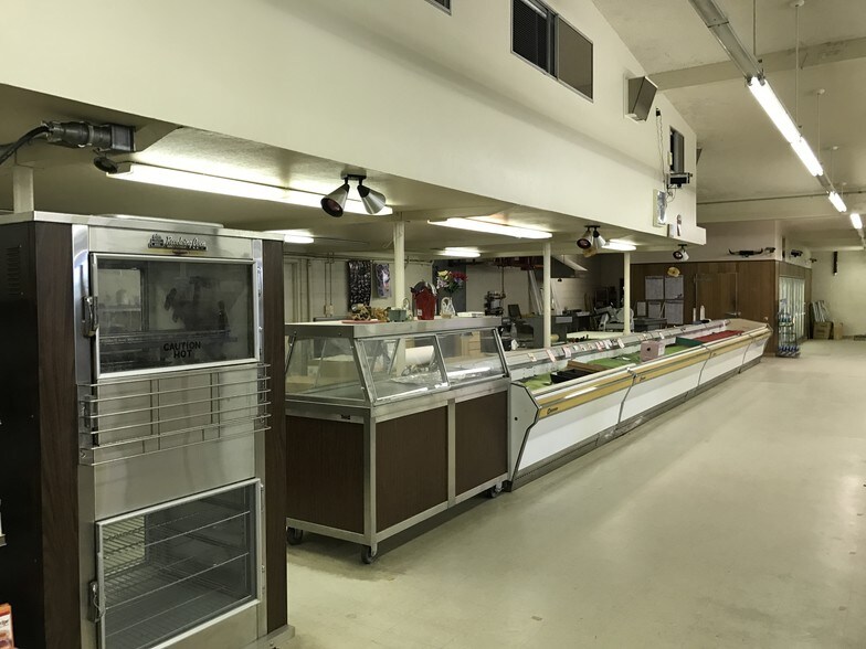 More Photos Of 1724 Main St, Livingston Freestanding For Sale