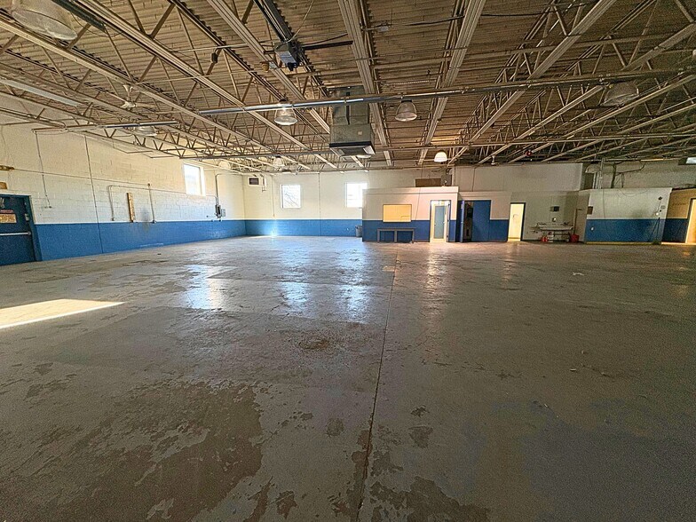 More Photos Of 123 Moore Rd, Weymouth Showroom For Lease
