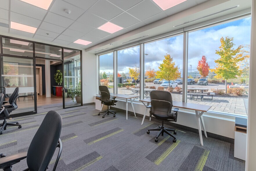More Photos Of 420 Wes Graham Way, Waterloo Office For Lease