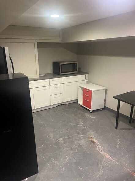 More Photos Of 2816 N Lincoln Ave, Chicago General Retail For Sale