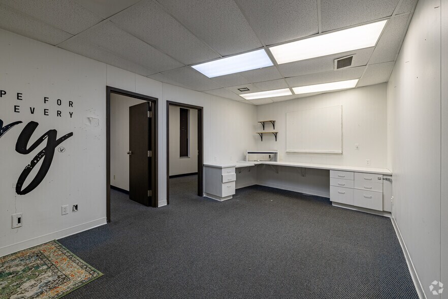 More Photos Of 4802 Texas Blvd, Texarkana Office For Sale