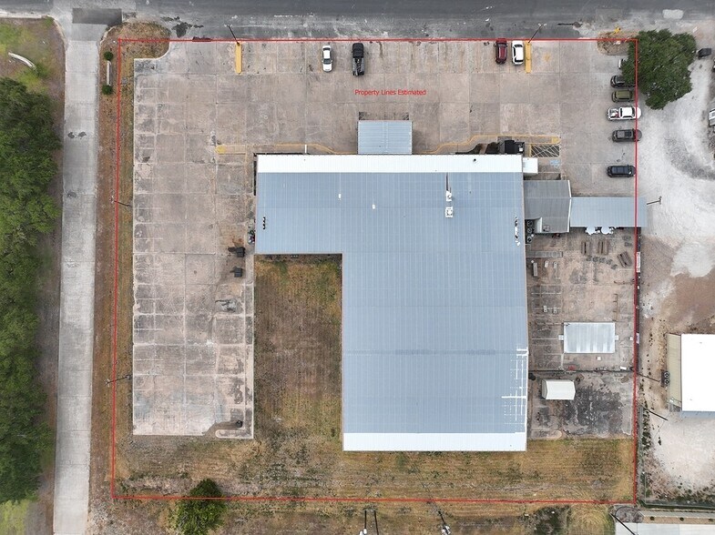 More Photos Of 233 College St, Schulenburg Sports And Entertainment For Sale