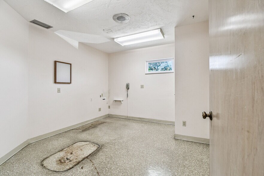 More Photos Of 321 S Lincoln Ave, Clearwater Medical For Sale