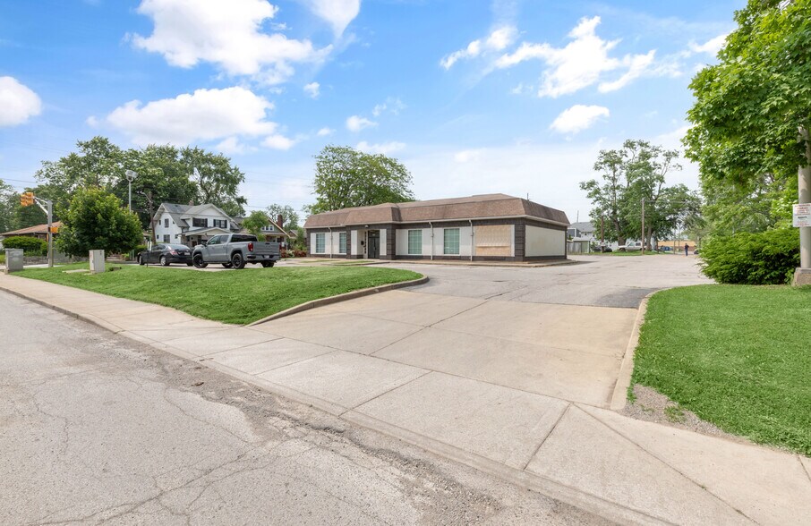 More Photos Of 2359 S Shelby St, Indianapolis Bank For Lease