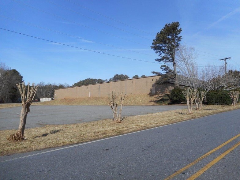 More Photos Of 2860 Nathan St, Newton Manufacturing For Sale